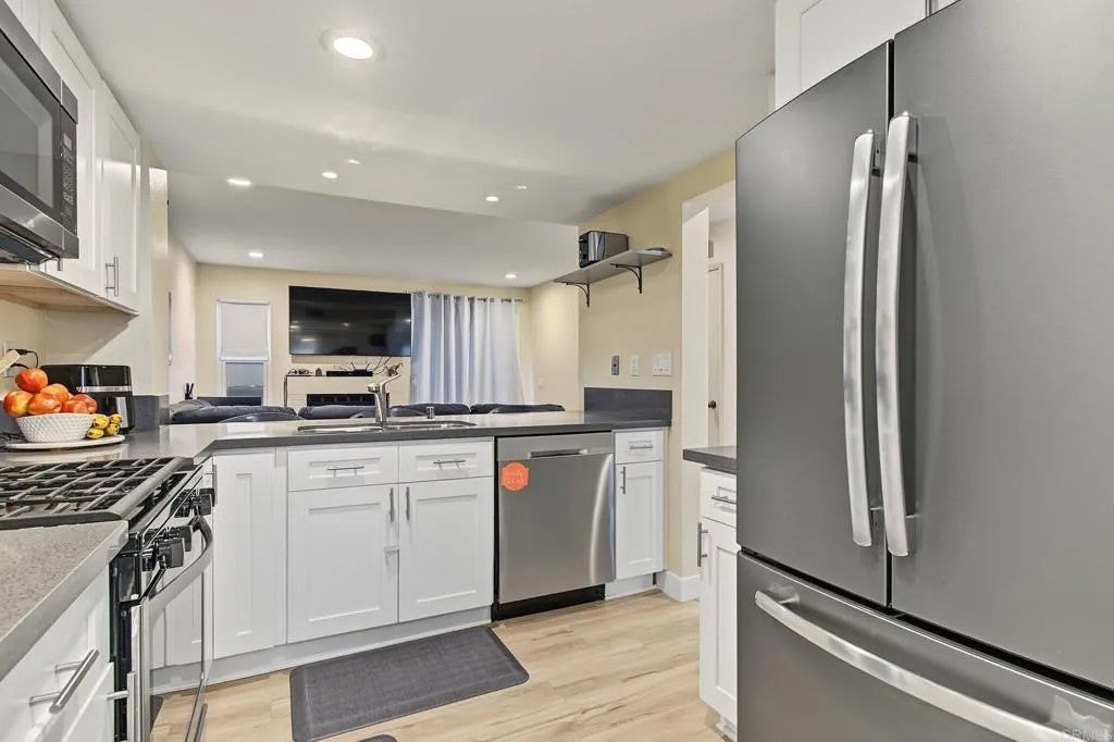 2039 Manzana Way