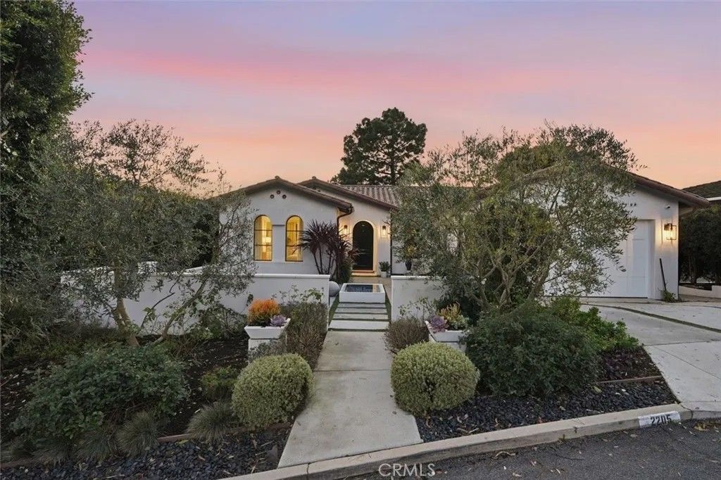 Photo of 2205 Via La Brea, Palos Verdes Estates, CA 90274 (MLS # SB25274526)