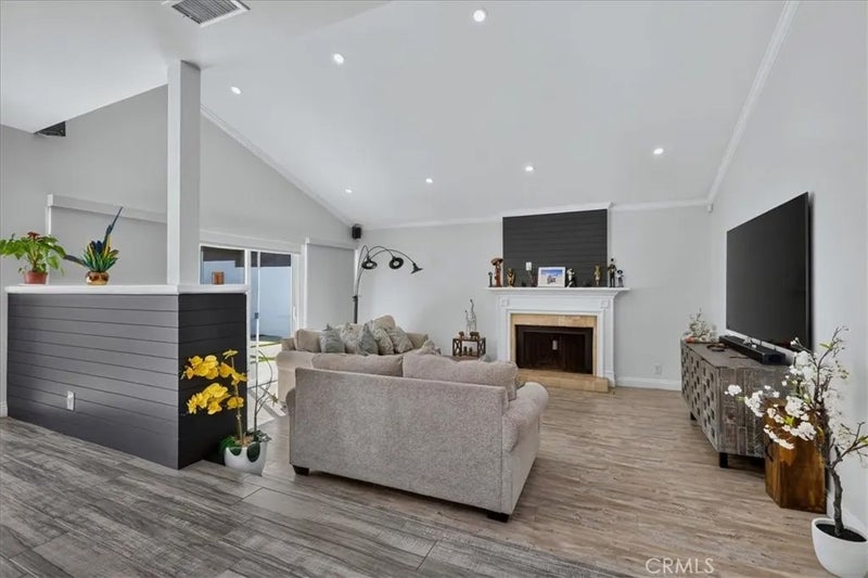 6754 S Garth