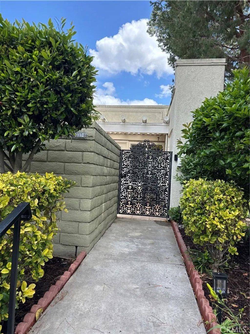 Photo of 3037 Via Vista, Laguna Woods, CA 92637 (MLS # OC26091695)