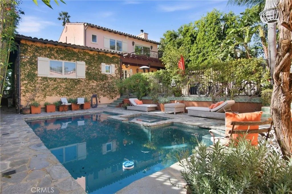 Photo of 3524 Grand View Boulevard, Los Angeles, CA 90066 (MLS # SR26004951)