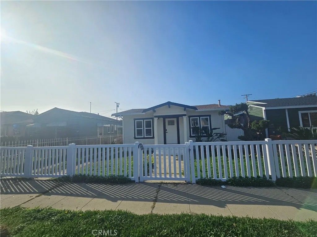 Photo of 5493 Cerritos Ave, Long Beach, CA 90805 (MLS # DW25277492)