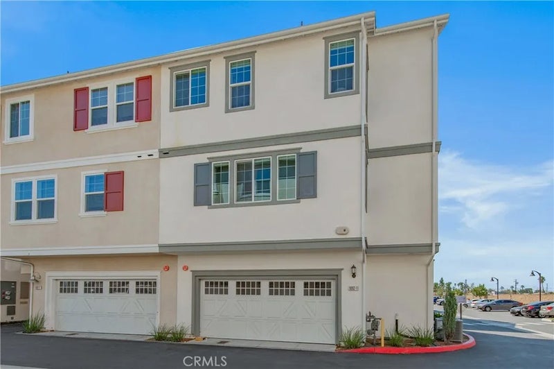 1092 N Anaheim Blvd 1