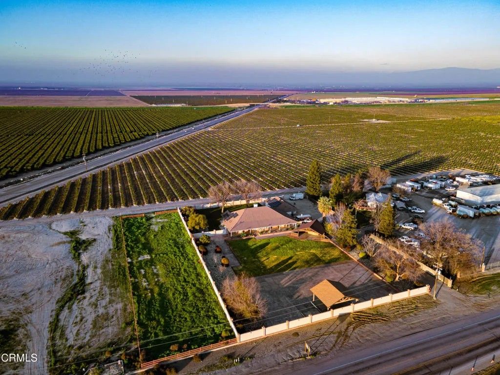 Photo of 14500 Maricopa Highway, Bakersfield, CA 93311 (MLS # V1-34327)