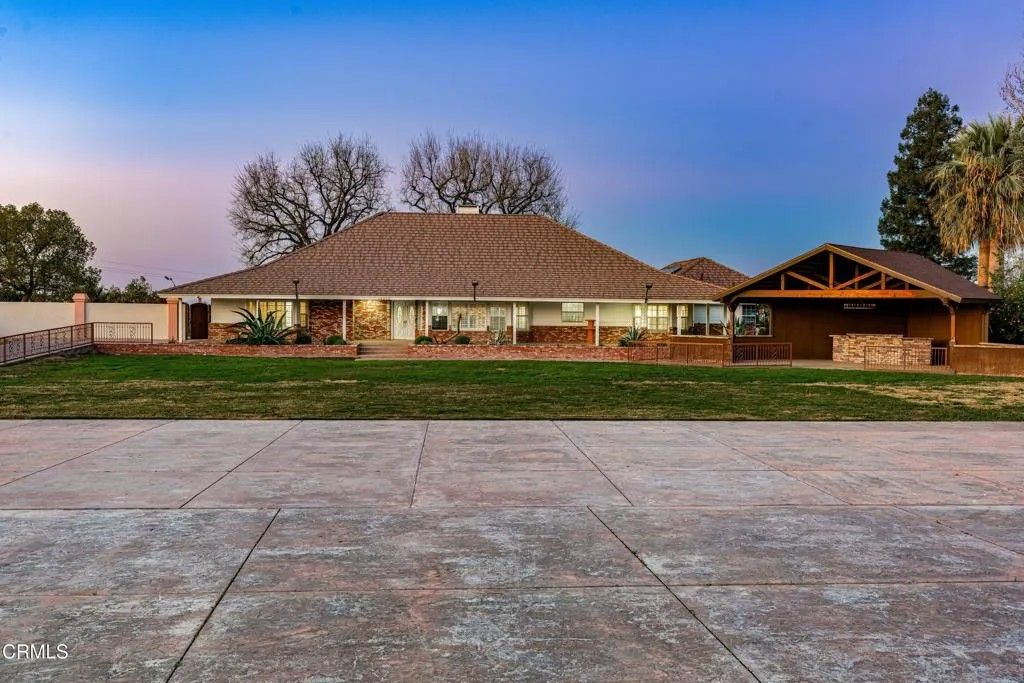 Photo of 14500 Maricopa Highway, Bakersfield, CA 93311 (MLS # V1-34327)