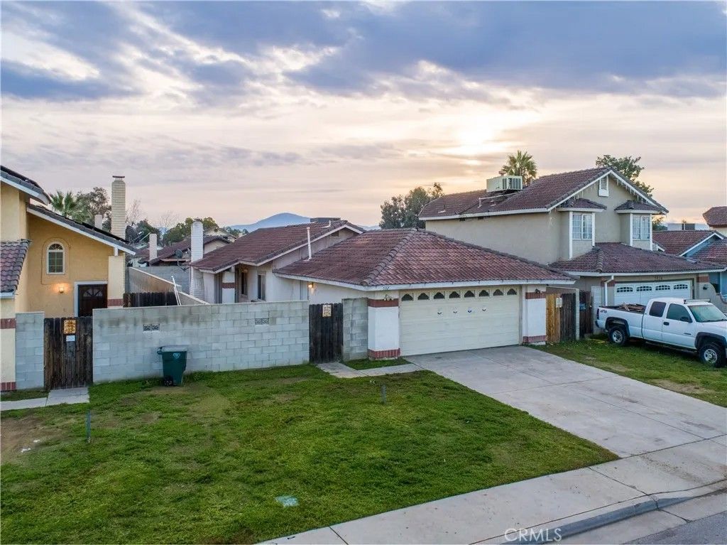 Photo of 5320 Jonah St, Bakersfield, CA 93307 (MLS # SR26004392)