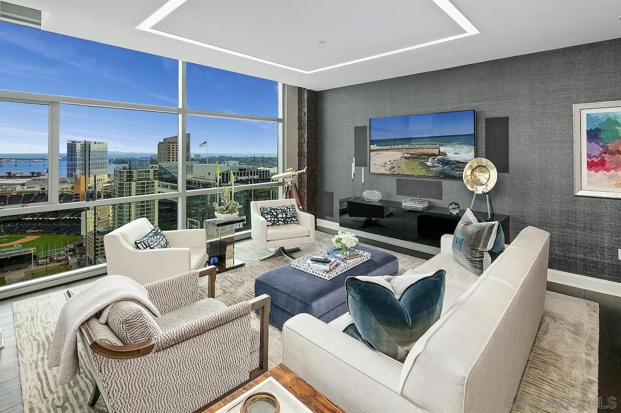 800 The Mark Ln 2803