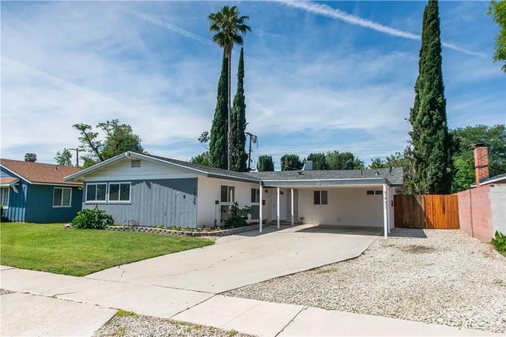 Photo of 7429 Kentland Ave, West Hills, CA 91307 (MLS # SR26069626)