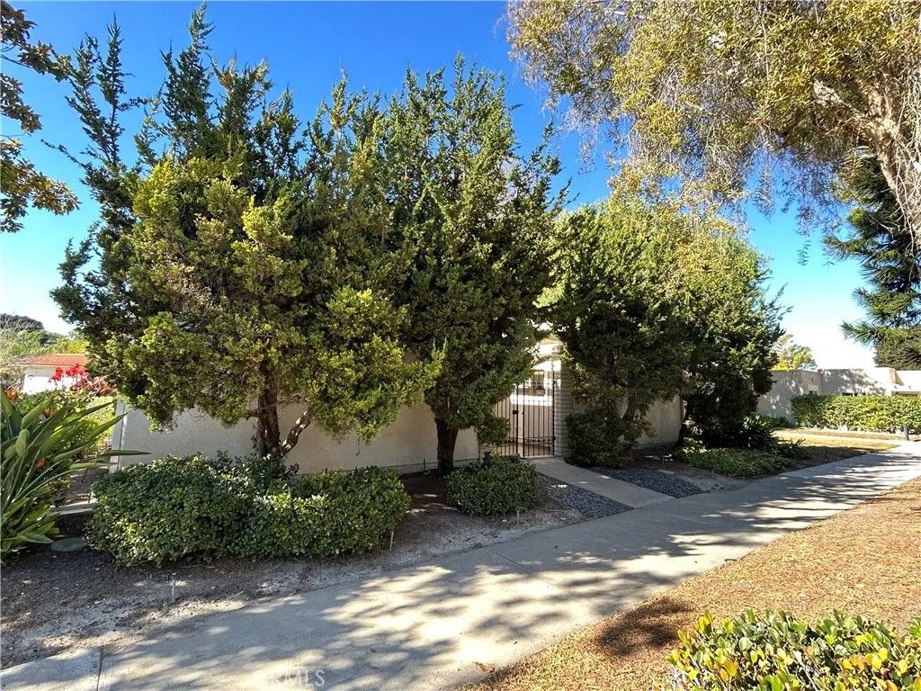 Photo of 2335 Avenida Sevilla #D, Laguna Woods, CA 92637 (MLS # OC25279559)