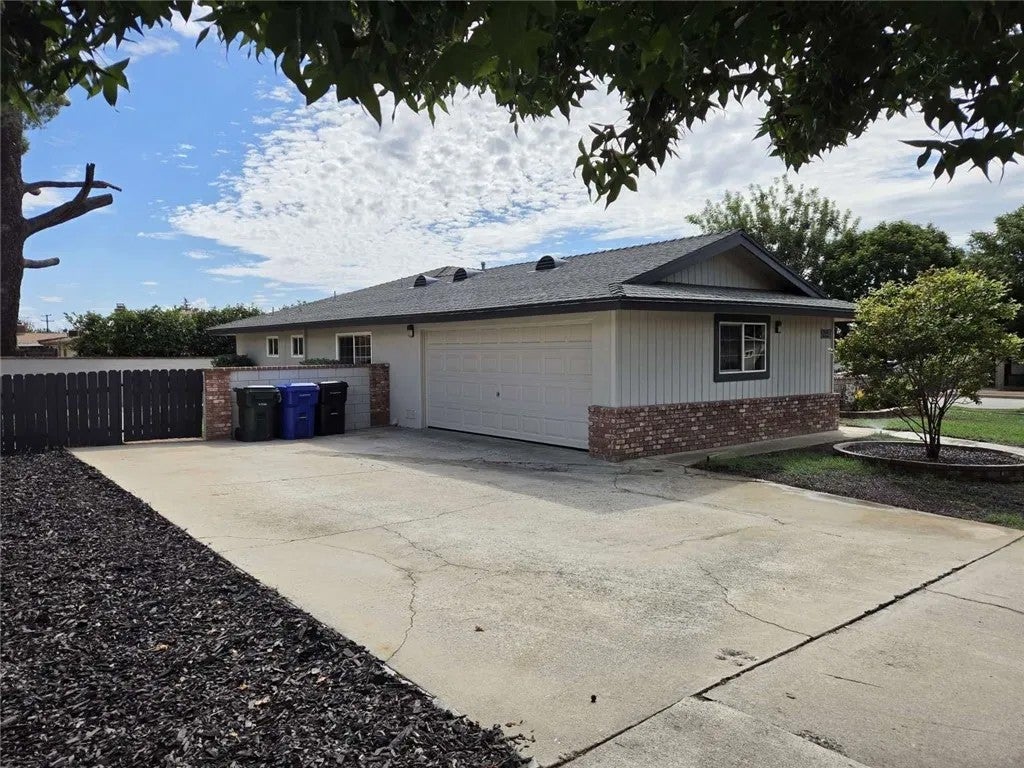 Photo of 35465 Date Avenue, Yucaipa, CA 92399 (MLS # FR26198326)