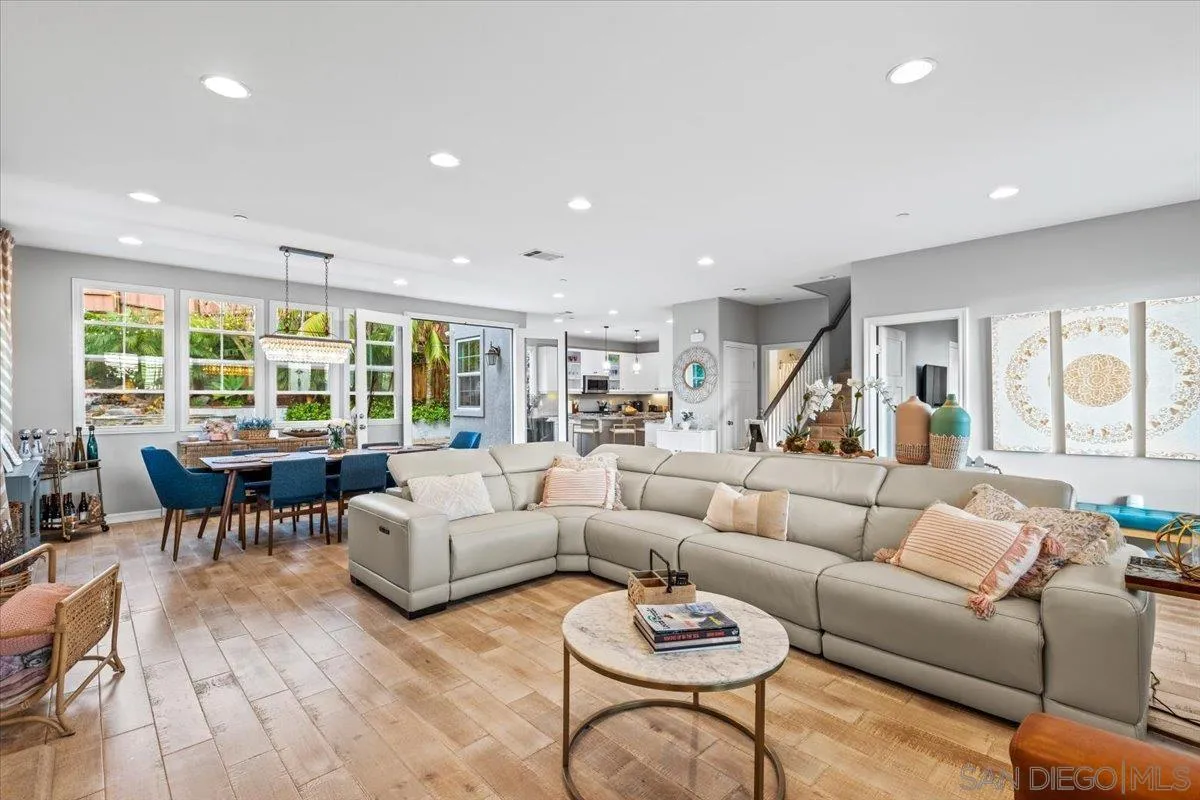 3736 Donna Ct