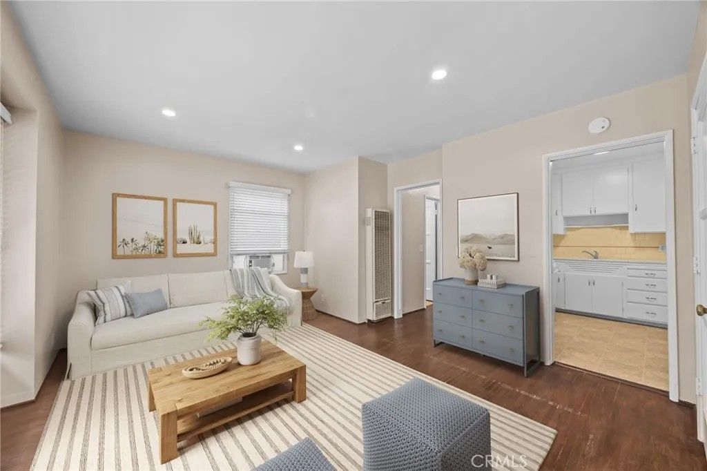 Photo of 38 Argonne Avenue #1, Long Beach, CA 90803 (MLS # OC26002394)