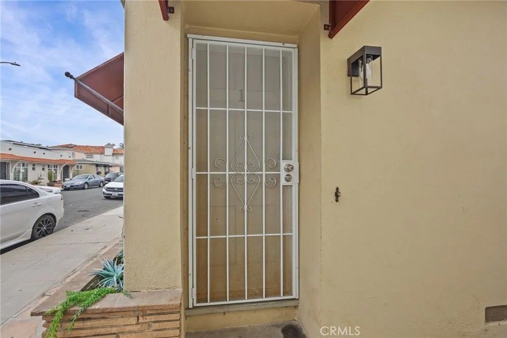 Photo of 38 Argonne Avenue #1, Long Beach, CA 90803 (MLS # OC26002394)