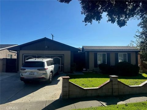Photo of 1728 W Flora Street, Santa Ana, CA 92704 (MLS # SB25276302)