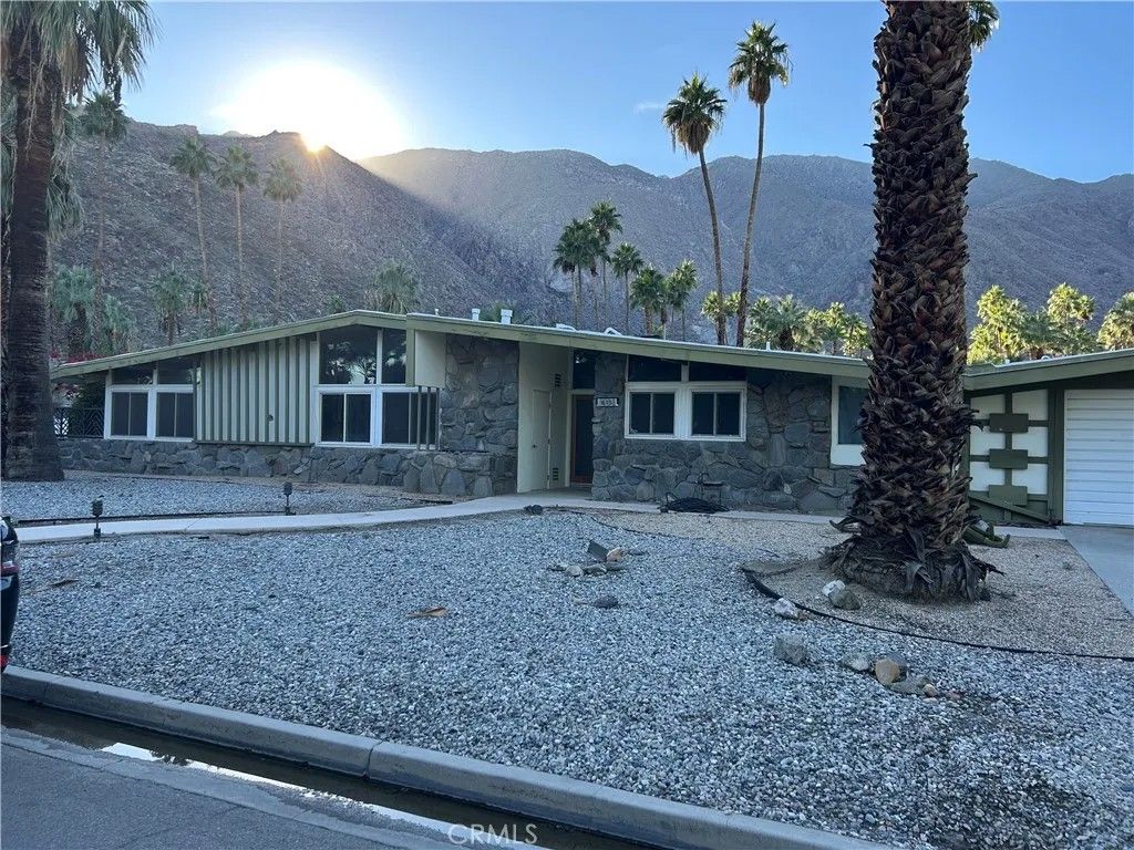 Photo of 615 N Via Monte, Palm Springs, CA 92262 (MLS # SR25271767)