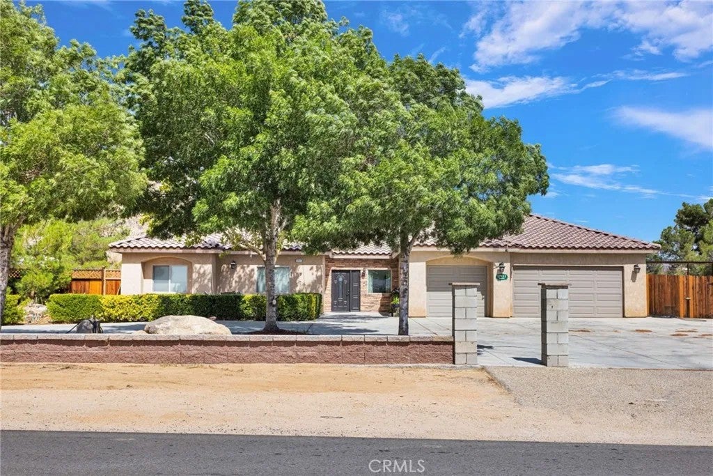 Photo of 17111 Mesquite Road, Apple Valley, CA 92307 (MLS # HD26163581)