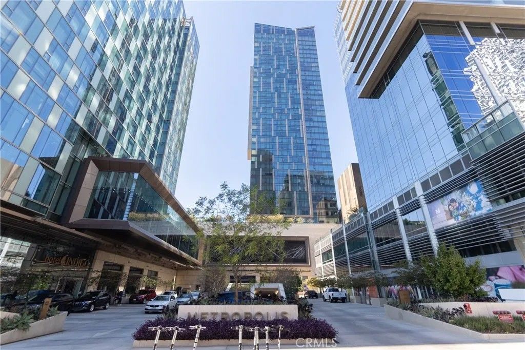 Photo of 889 Francisco Street #2901, Los Angeles, CA 90017 (MLS # TR26084020)