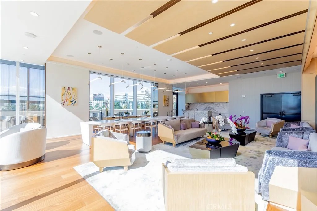 889 Francisco Street 2901