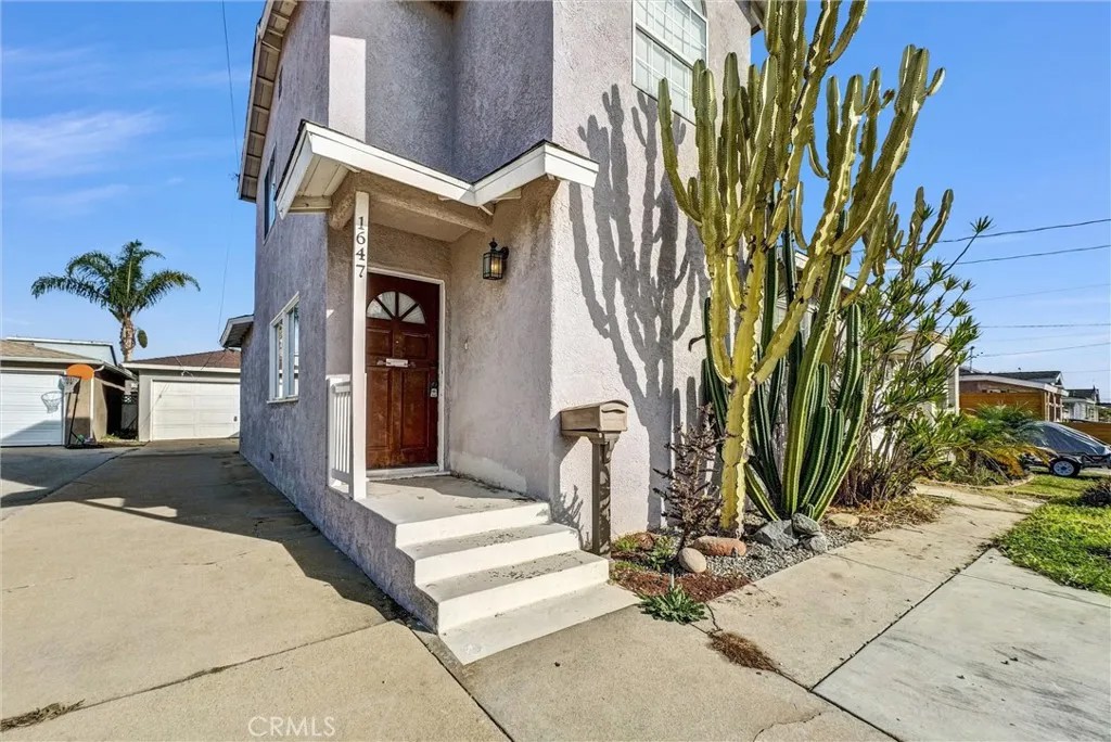 1647 W 215th
