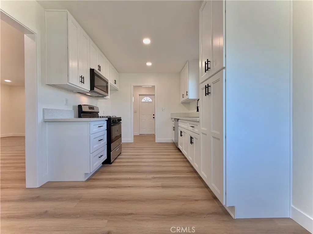 682 E La Verne Avenue
