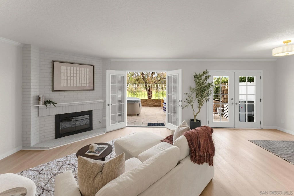 Photo of 1012 Brewley Ln, Vista, CA 92081 (MLS # 260025549)
