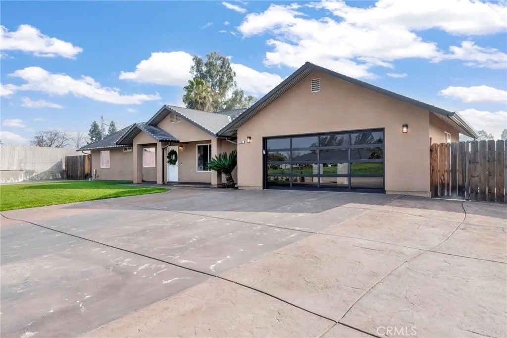 Photo of 25802 El Monte Way, Madera, CA 93638 (MLS # FR26009308)