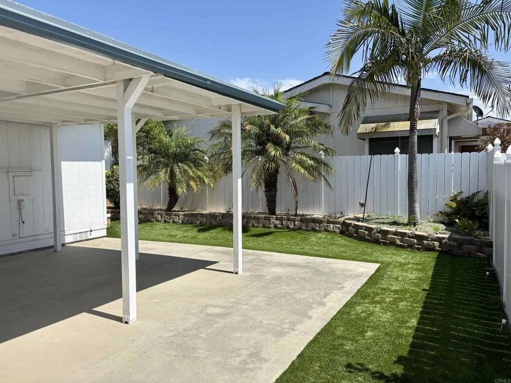 Photo of 629 Via Santa Cruz, Vista, CA 92081 (MLS # NDP2508616)