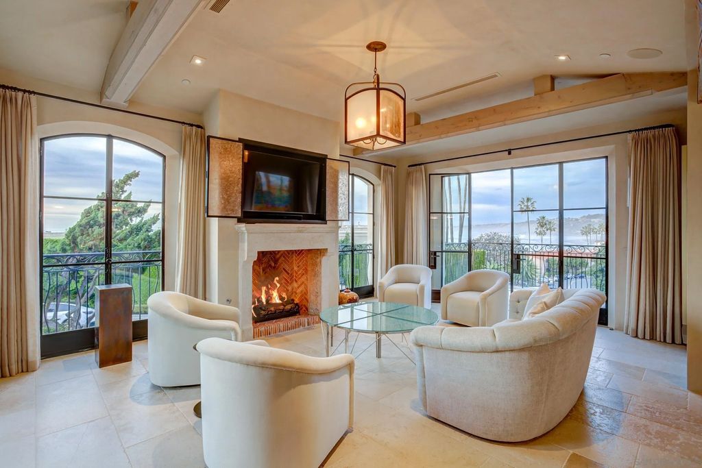 Photo of 1905 Spindrift Dr, La Jolla, CA 92037 (MLS # 2601123)