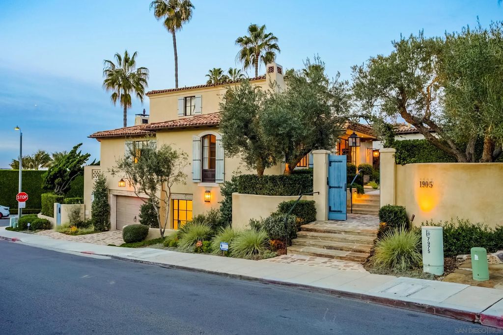 Photo of 1905 Spindrift Dr, La Jolla, CA 92037 (MLS # 2601123)