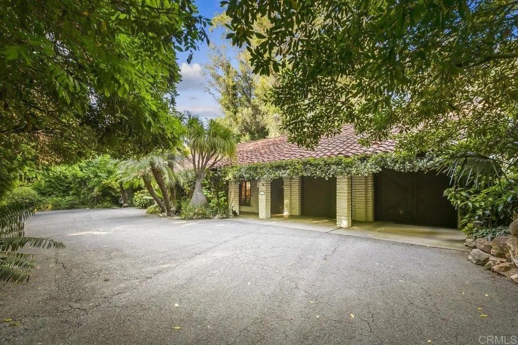 Photo of 6036 Rainbow Heights Road, Fallbrook, CA 92028 (MLS # NDP2510731)