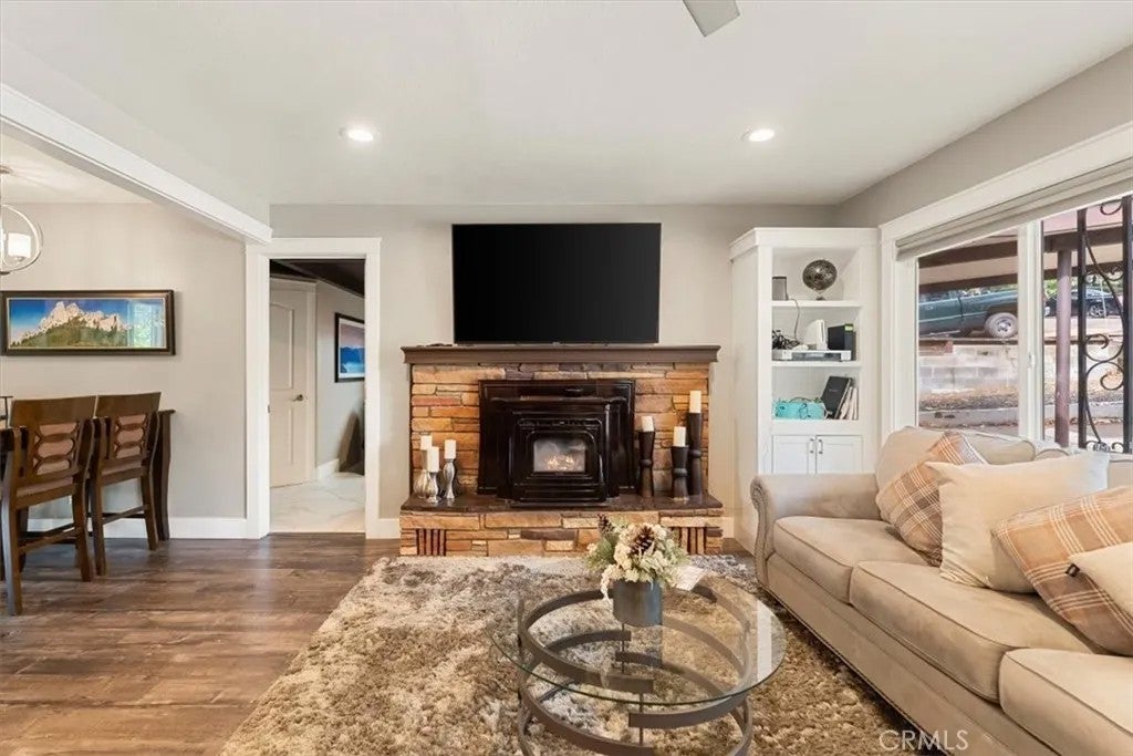 4310 Buckboard Ln