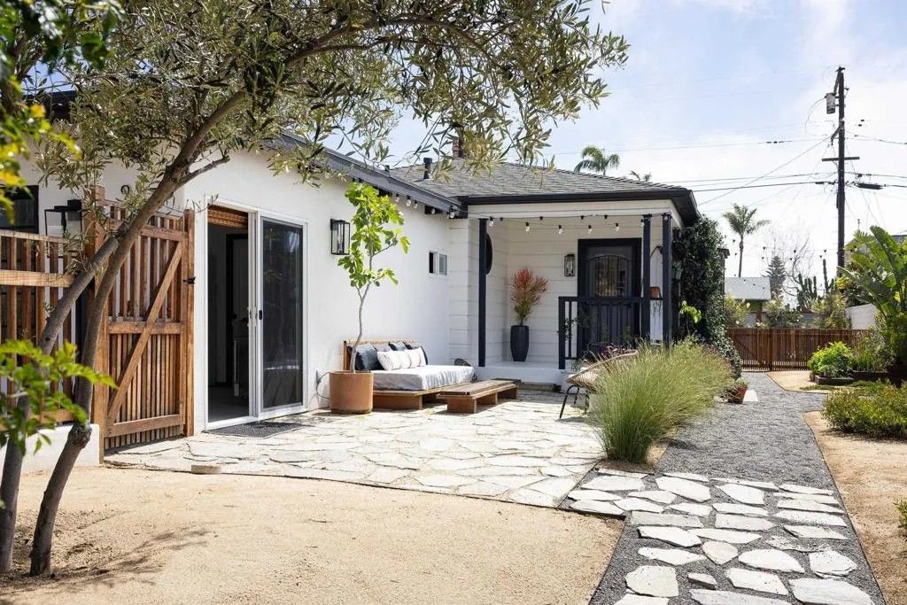 Photo of 909 Leonard Avenue, Oceanside, CA 92054 (MLS # NDP2601262)