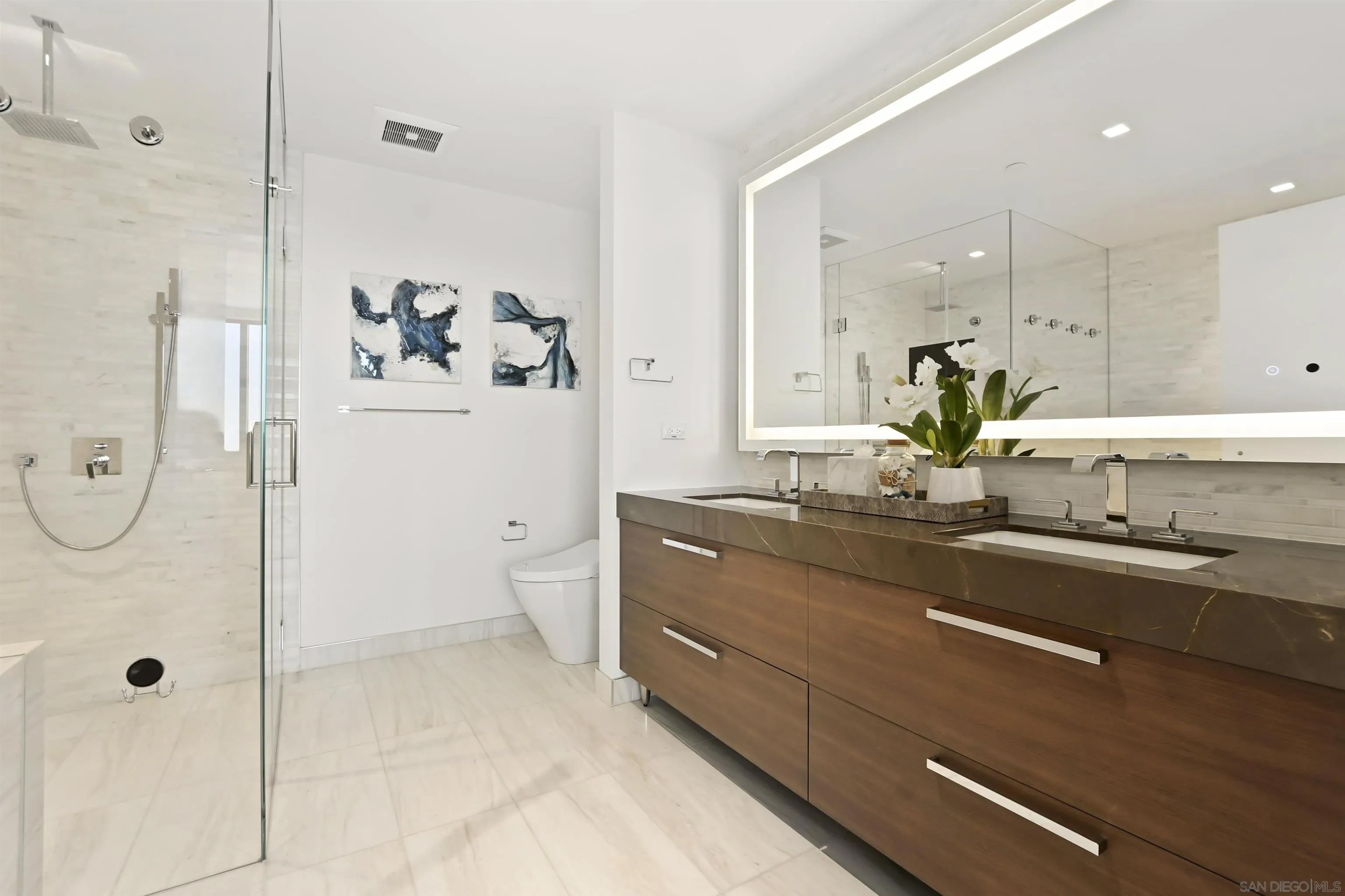 888 W E Street 2203