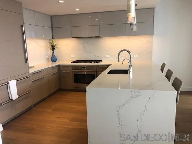 888 W E Street 2203