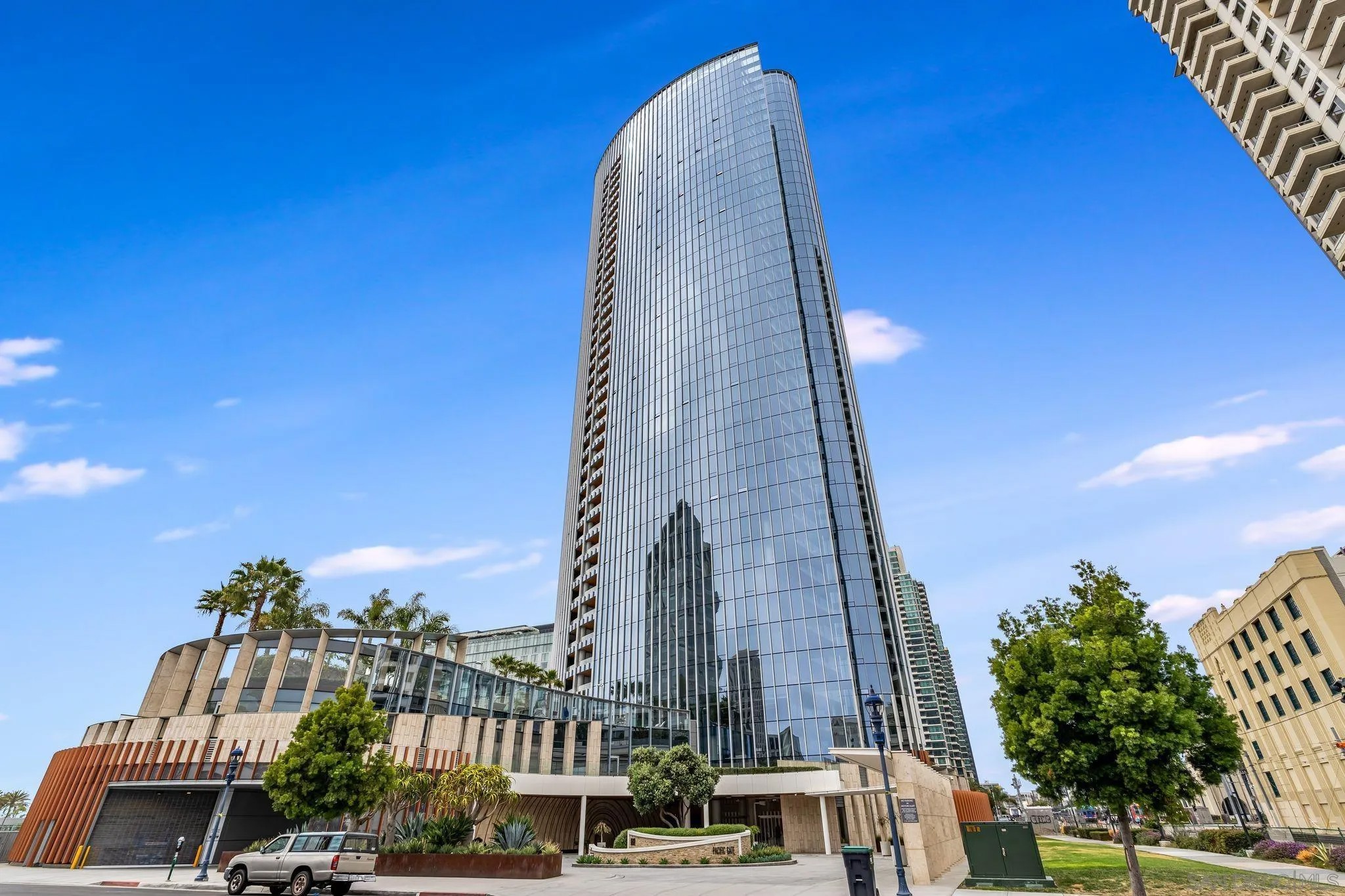 888 W E Street 2203