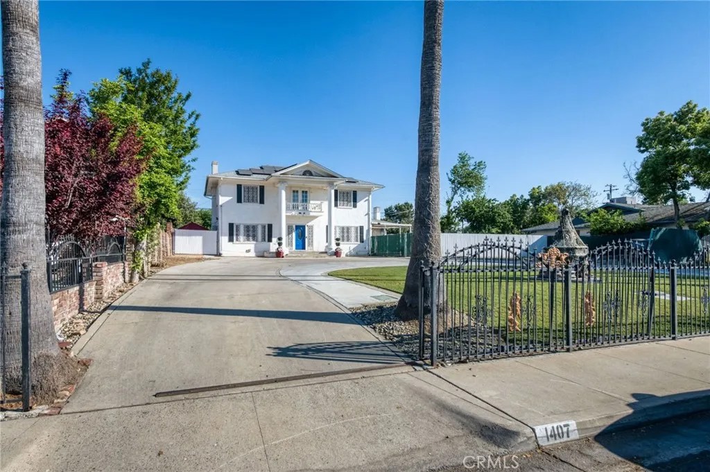 1407 E Princeton