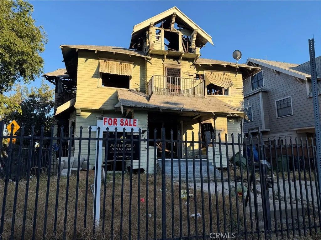 Photo of 1230 S Bonnie Brae, Los Angeles, CA 90006 (MLS # OC26065761)