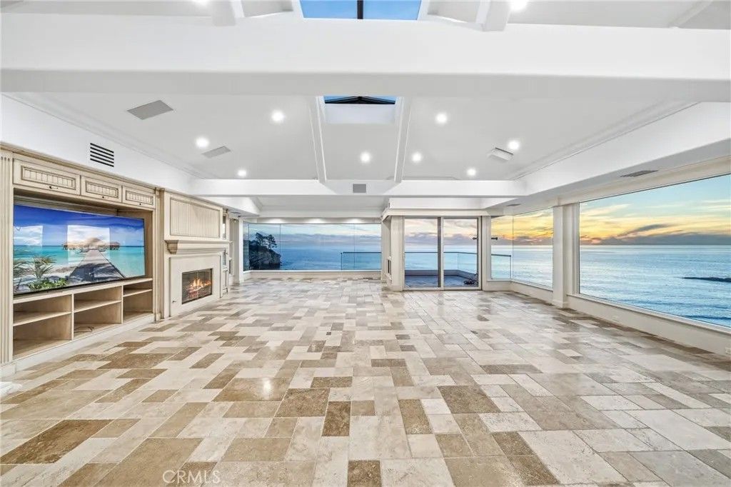 Photo of 21 Bay Dr, Laguna Beach, CA 92651 (MLS # OC25267728)