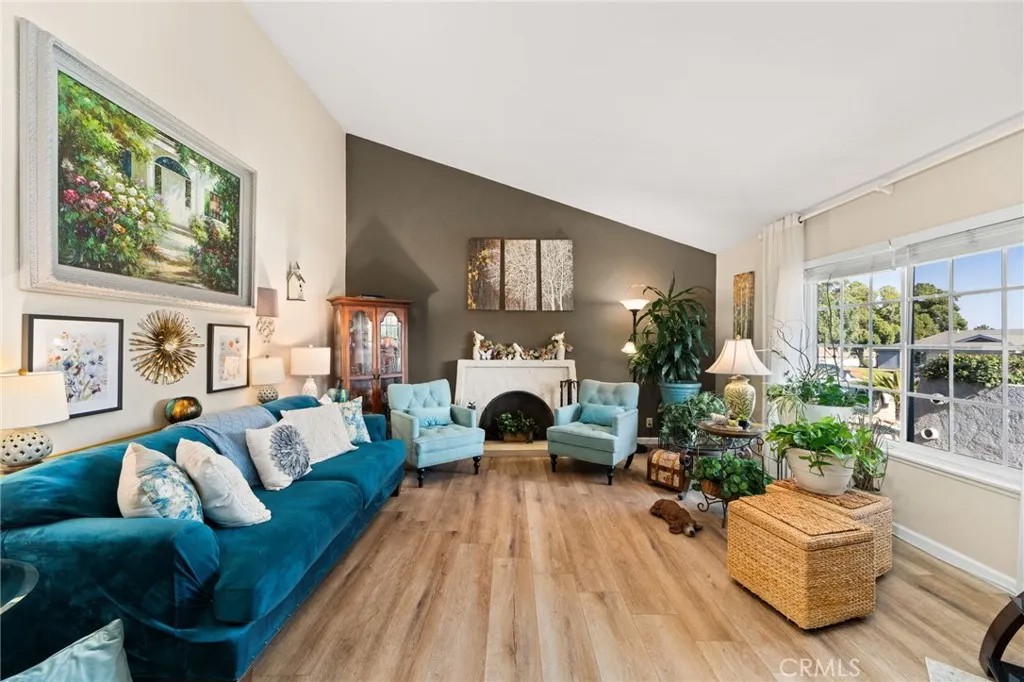 1055 W Aster