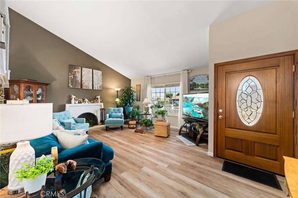 1055 W Aster