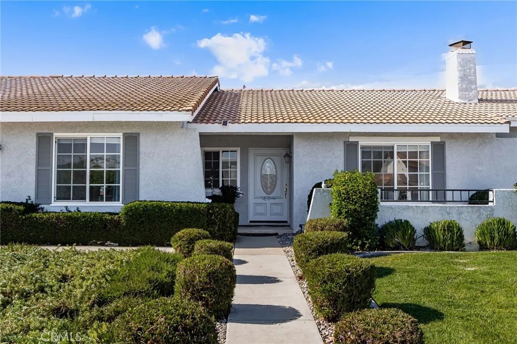 1055 W Aster