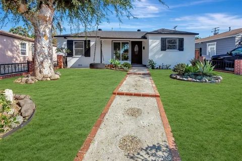 Tiny photo for 823 N Towner St, Santa Ana, CA 92703 (MLS # NP25251744)