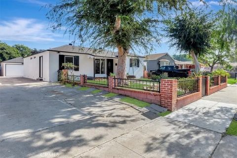 Tiny photo for 823 N Towner St, Santa Ana, CA 92703 (MLS # NP25251744)
