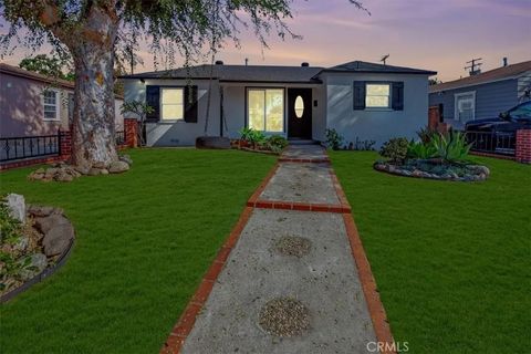 Tiny photo for 823 N Towner St, Santa Ana, CA 92703 (MLS # NP25251744)
