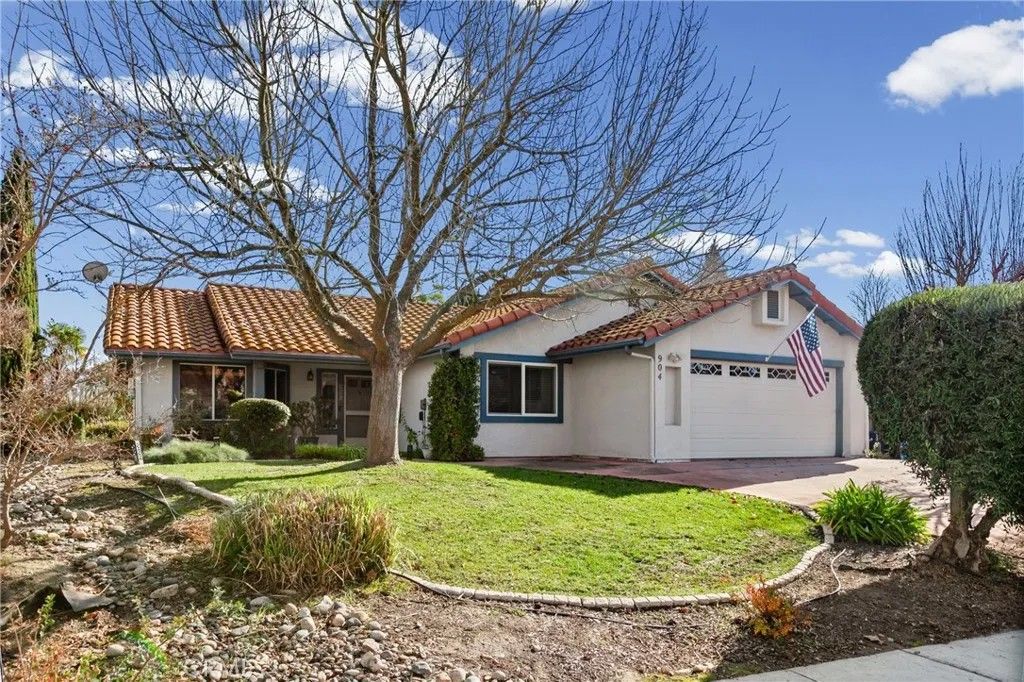 Photo of 904 Spyglass Court, Paso Robles, CA 93446 (MLS # NS25278152)