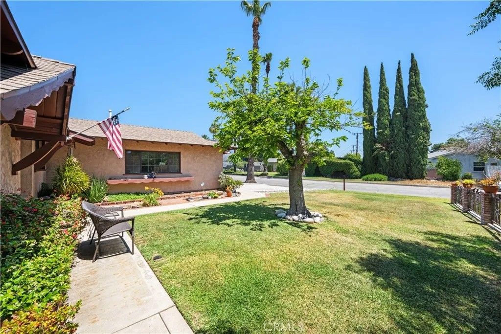 Photo of 1047 Bradford DR, Glendora, CA 91740 (MLS # AR26104021)