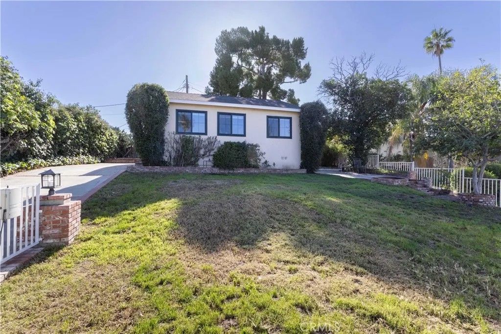 Photo of 11478 Kamloops Street, Sylmar, CA 91342 (MLS # SR26022197)