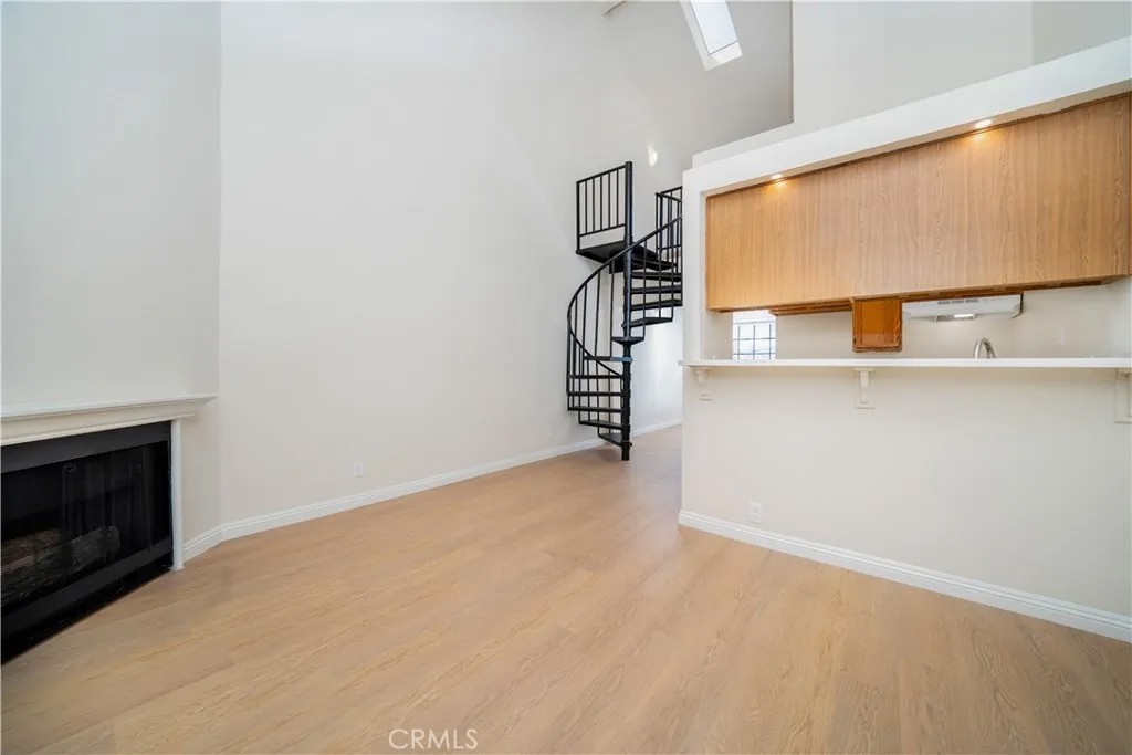 4651 Cahuenga Boulevard