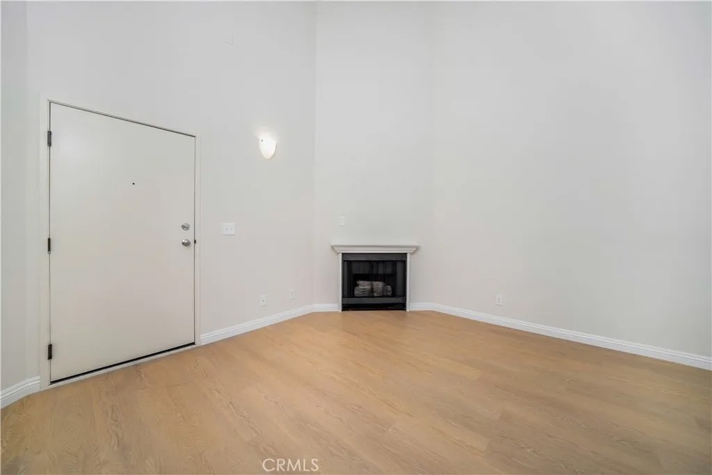 4651 Cahuenga Boulevard