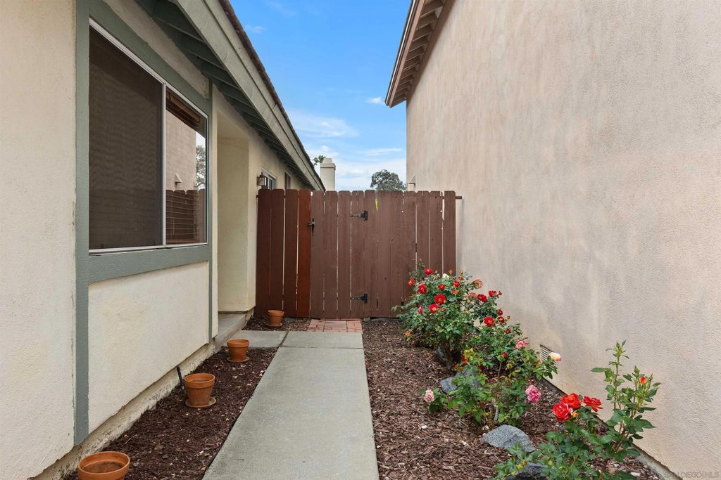 Photo of 2435 Heatherwood Ct, Escondido, CA 92026 (MLS # 260011745)